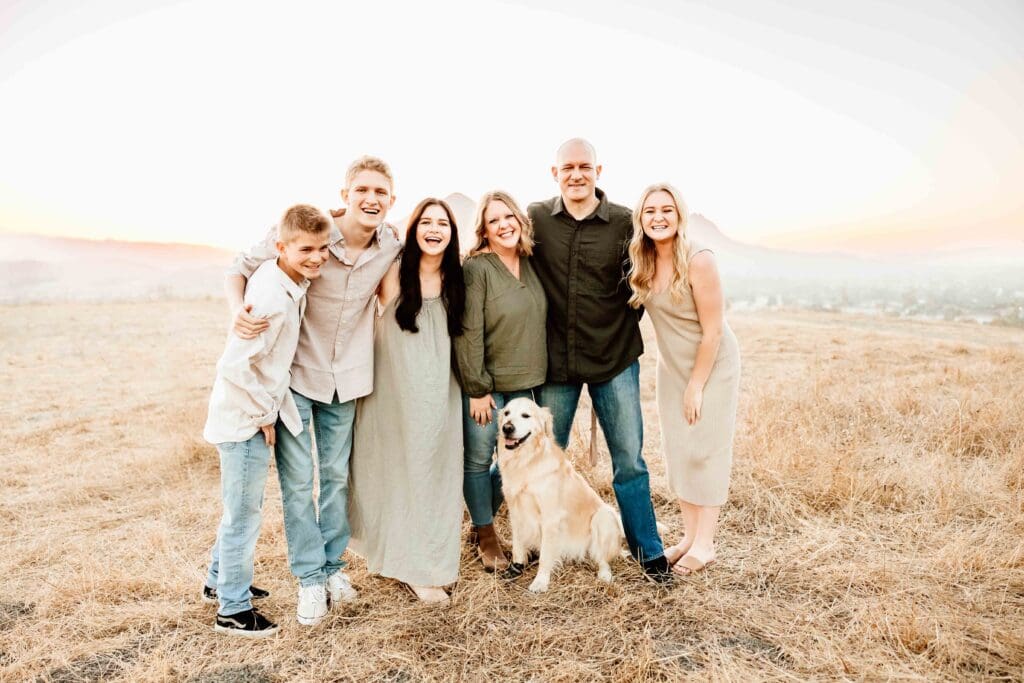 Family of 6 with thier dog